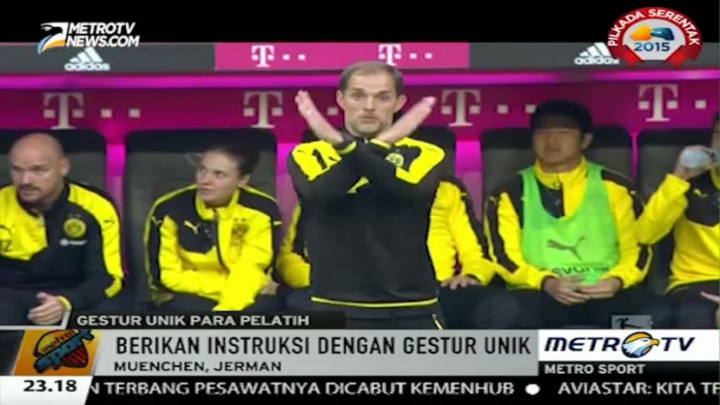 Unik, Pelatih Dortmund Beri Instruksi dengan Jurus Ultraman