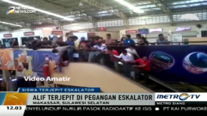 Video Amatir Seorang Siswa SD Terjepit Eskalator