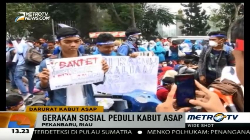 Melawan Asap, Ratusan Massa Gelar Aksi Revolusi Langit Biru