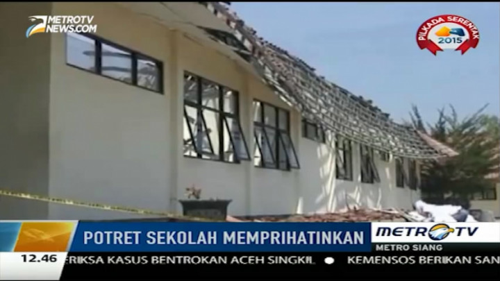 Atap Gedung Sebuah SMK di Pacitan Tiba-tiba Ambruk 