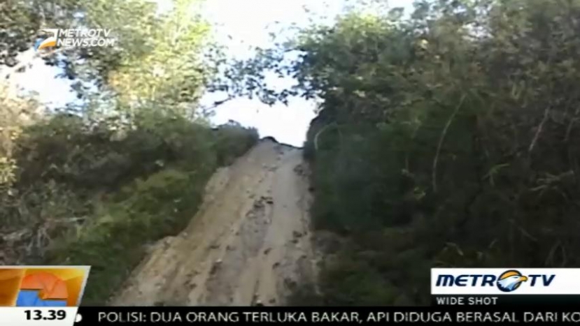 Kemarau Panjang Akibatkan Air Terjun Ini Nyaris Kering