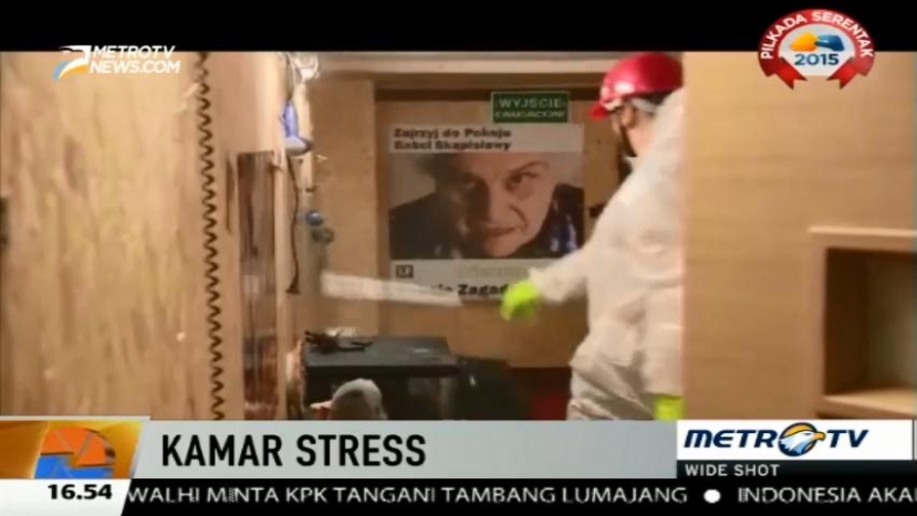 Di Kamar Ini Anda Diizinkan Menghancurkan Barang
