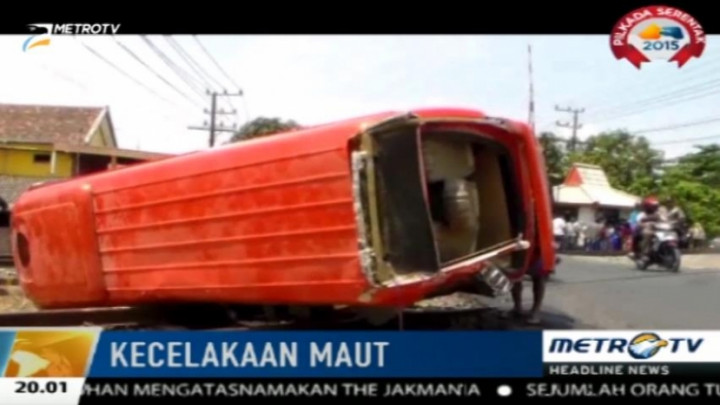 Kereta Api Tabrak Minibus, Tiga Orang Tewas