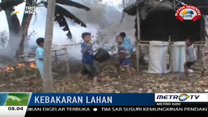 Anak-anak di Ogan Ilir Padamkan Kebakaran Lahan  