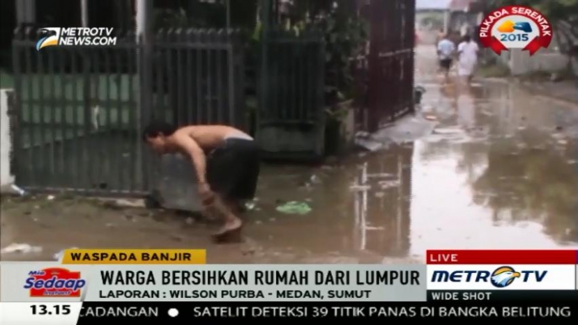 Pascabanjir, Warga Medan Mulai Membersihkan Rumah