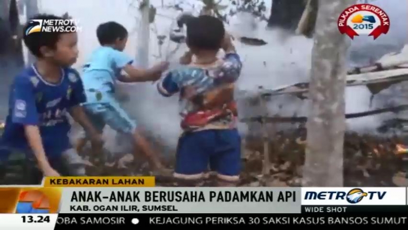 Tidak Ada Bantuan Petugas, Anak-anak Padamkan Kebakaran Lahan