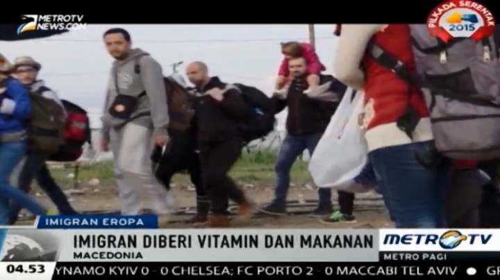 Relawan Bantu Imigran yang Terlantar di Makedonia