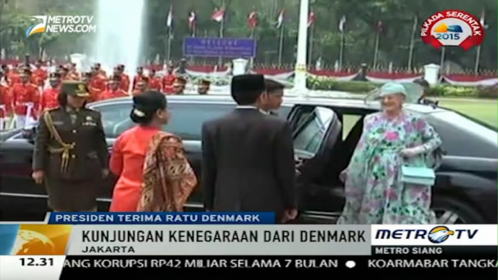 Jokowi Sambut Kedatangan Ratu Denmark di Istana 