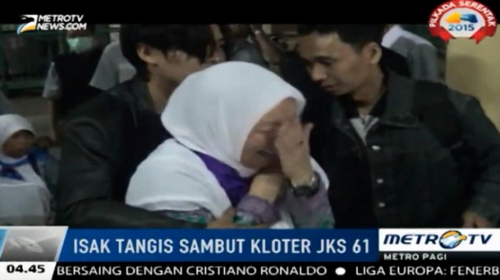 Kedatangan Jemaah Haji Embarkasi Jakarta-Bekasi Kloter 61 Diwarnai Isak Tangis