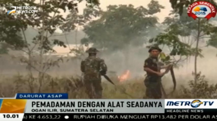 Tim Satgas TNI Berupaya Padamkan Kebakaran Lahan