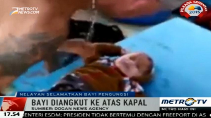 Nelayan Selamatkan Bayi Imigran yang Mengambang di Laut 