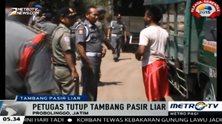Satpol PP Tutup Paksa Galian Tambang Pasir Ilegal di Probolinggo
