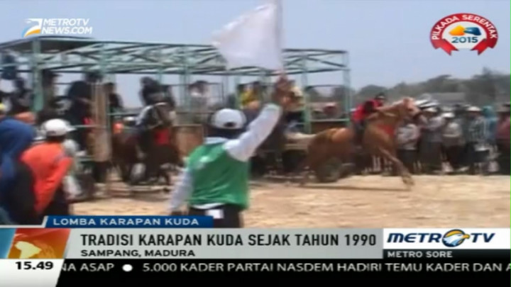 Melihat Keseruan Lomba Karapan Kuda di Madura