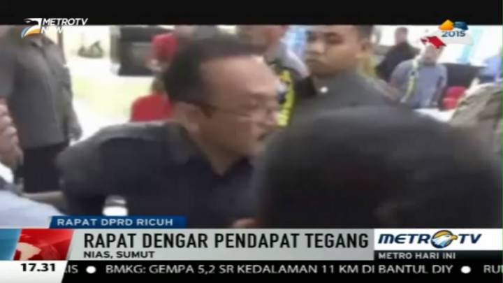 Ketua DPRD Nias Selatan Saling Pukul dengan Anggotanya