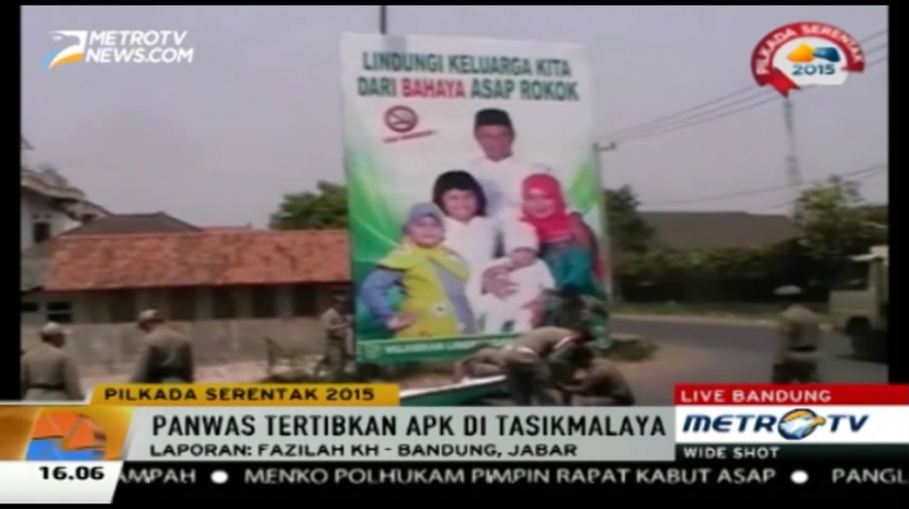 Panwas Tasikmalaya Tertibkan APK Calon Tunggal 