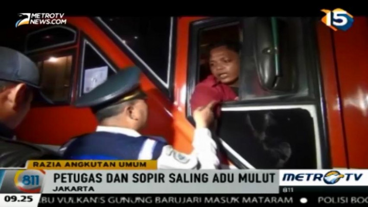 Petugas Gabungan Gelar Razia di Terminal Blok M