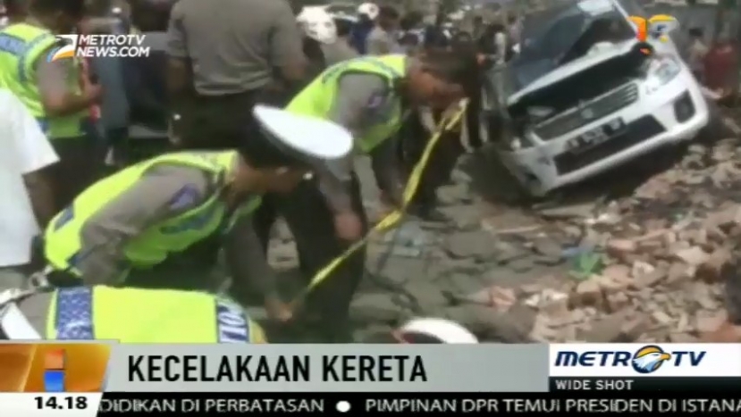 Petugas Diduga Lalai Jaga Palang Pintu, KA Kalijaga Tabrak Mobil & Motor 