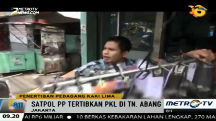 Satpol PP DKI Jakarta Gelar Penertiban PKL di Tanah Abang