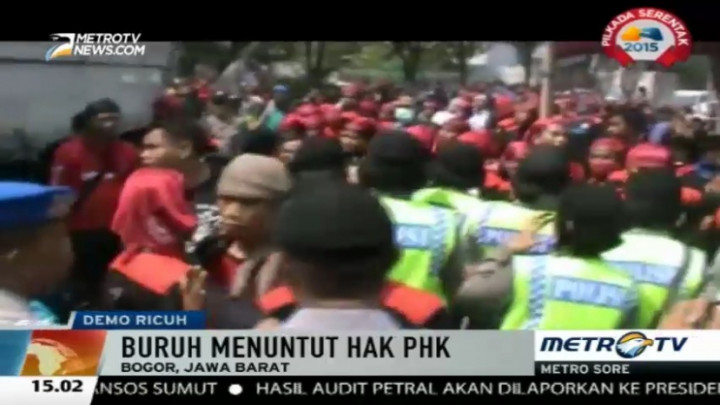 Tuntut Hak PHK, Ratusan Buruh Bentrok dengan Polisi
