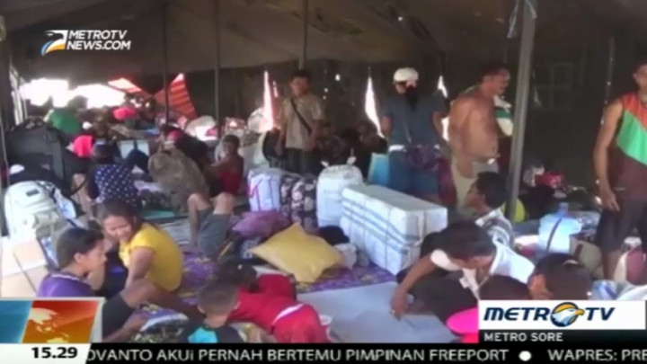 Menunggu Dipulangkan, Penambang Liar Pulau Buru Terlantar di Pelabuhan