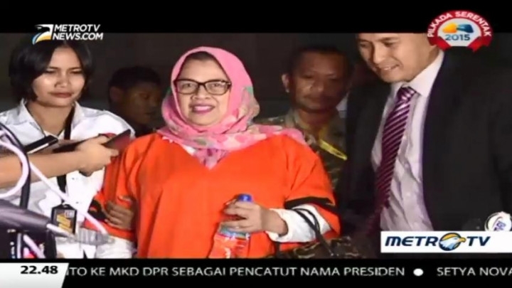 Jerat Suap Sang Dewie (2)
