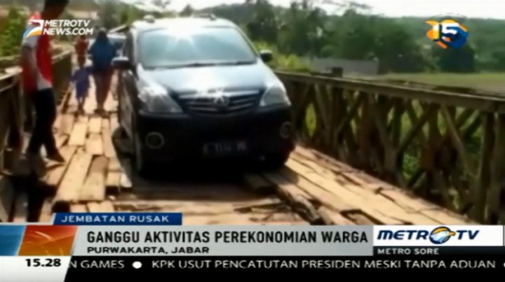 Jembatan Penghubung Cikampek-Subang Rusak