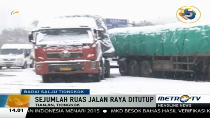 Sejumlah Ruas Jalan Ditutup Akibat Badai Salju di Tiongkok