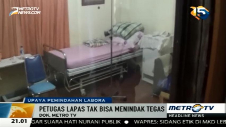 Petugas Kesulitan Bawa Labora Sitorus Kembali ke Tahanan