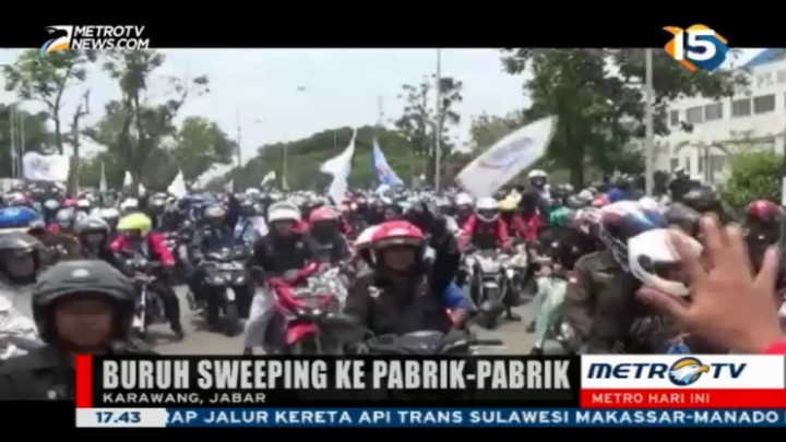 Aksi Sweeping Warnai Unjuk Rasa Buruh di Karawang