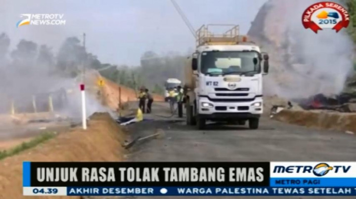 Warga Terlibat Bentrok dengan Polisi, Tolak Berdirinya Tambang Emas