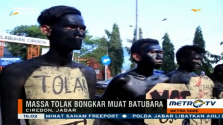 Mahasiswa Cirebon Demo Tolak Bongkar Muat Batubara