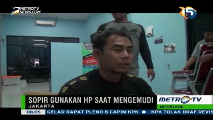 Sopir TransJakarta Tabrak KRL Terancam Dua Tahun Penjara