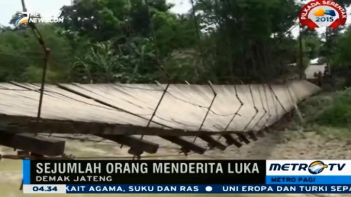 Jembatan Gantung Roboh, Belasan Orang Terluka