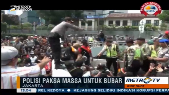 Mahasiswa Papua Bentrok dengan Polisi di Bundaran HI