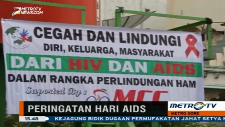 Aksi Kampanye Hari AIDS di Berbagai Daerah  
