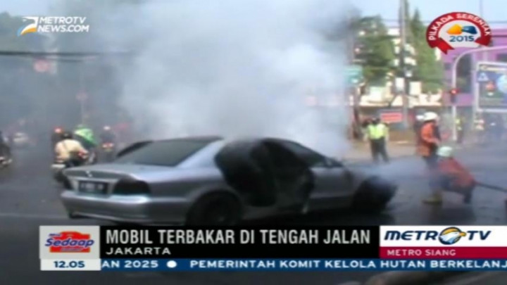 Mobil Terbakar, Arus Lalin Kawasan Senen Terganggu 