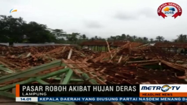 Bangunan Pasar Roboh Usai Diguyur Hujan Deras