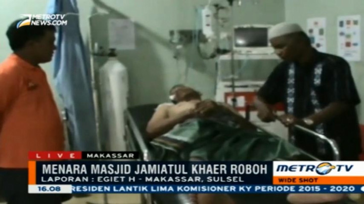 Menara Masjid di Makassar Roboh, Tiga Orang Terluka