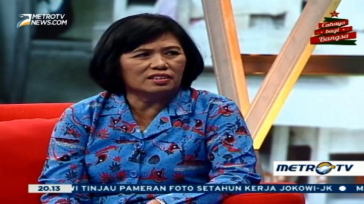 Wanita Ini Dedikasikan Diri Jadi Guru dan Dirikan Sekolah di Tempat Terpencil