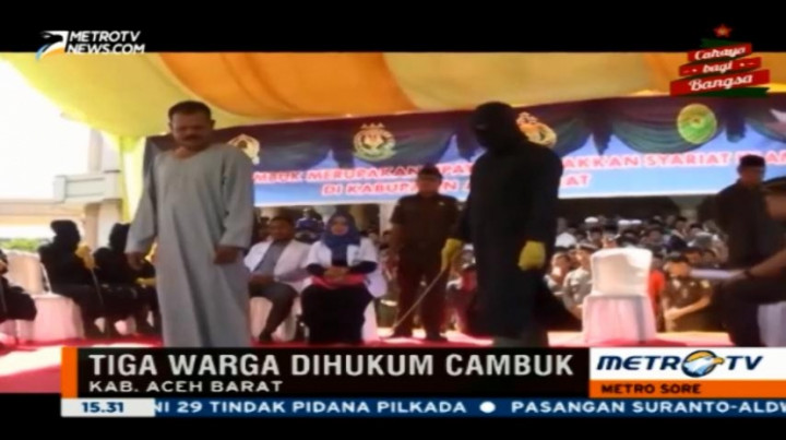 Tiga Terpidana Maisir di Aceh Jalani Hukuman Cambuk