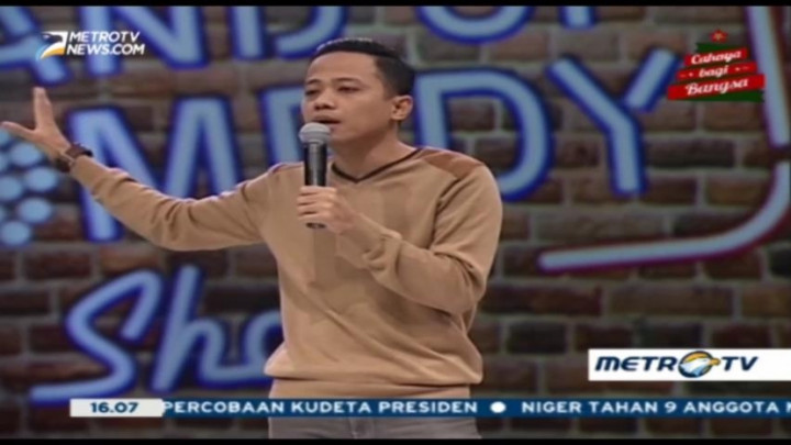 Muhadkly Acho, Dilarang Duduk di Pintu Air Manggarai