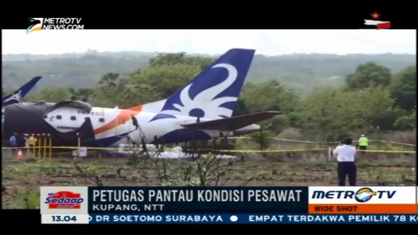 Bangkai Pesawat Kalstar yang Tergelincir Belum Dievakuasi