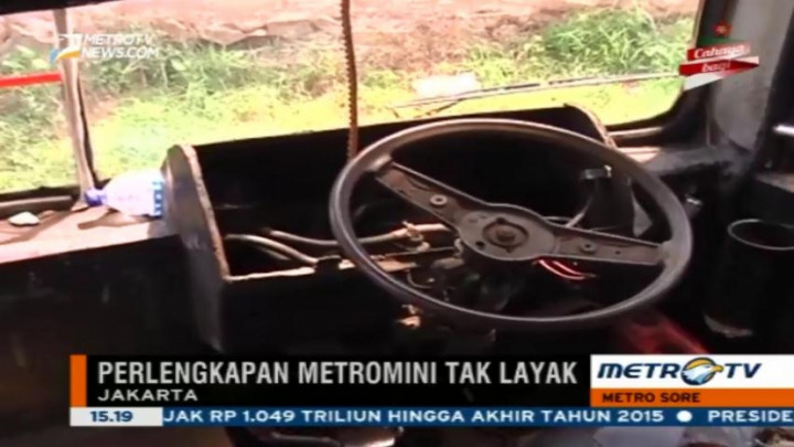 Melihat Tampilan Metromini yang Tak Laik Jalan