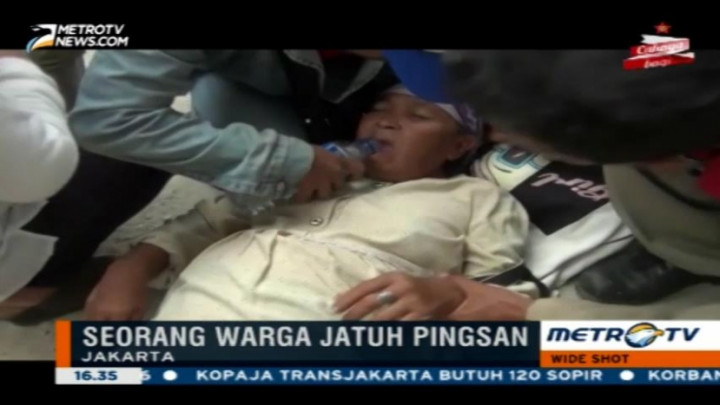 Ratusan Warga Berdesakan Antre Pencairan Dana KKS