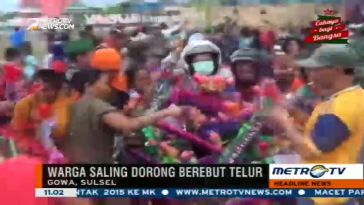 Perayaan Maulid Nabi, Warga Gowa Berebut Gunungan Hasil Bumi