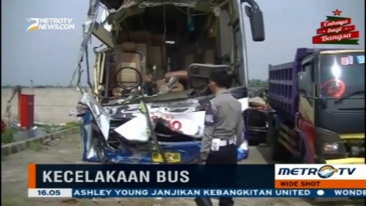 Bus Pariwisata Kecelakaan di Tol Cipali