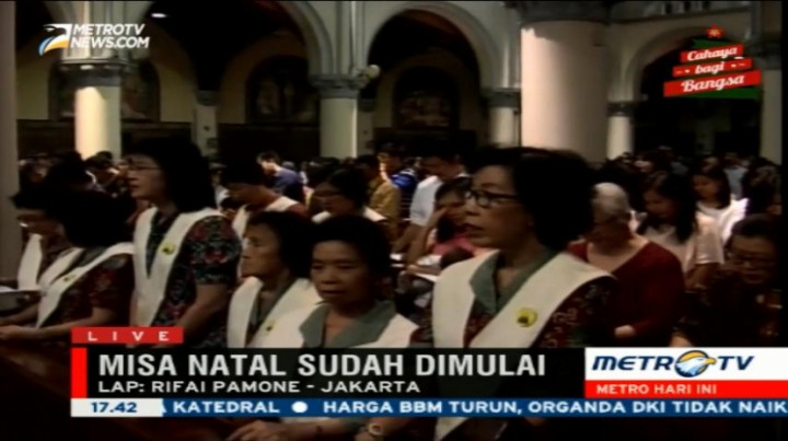 Ribuan Umat Katolik Banjiri Gereja Katedral