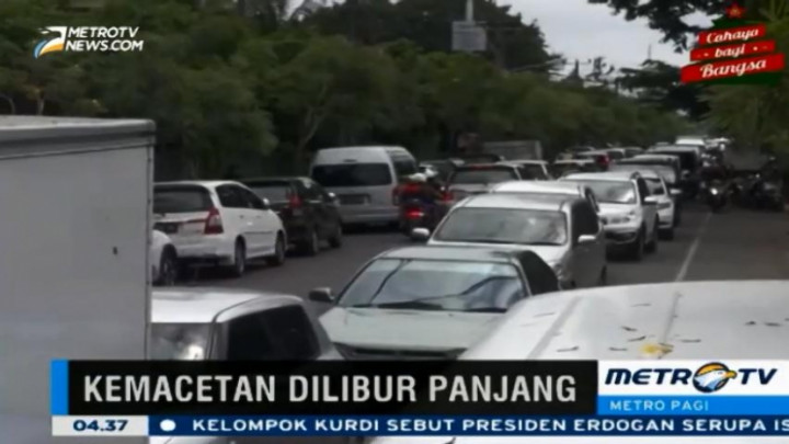 Jalur Menuju Pantai Kuta-Bali Macet