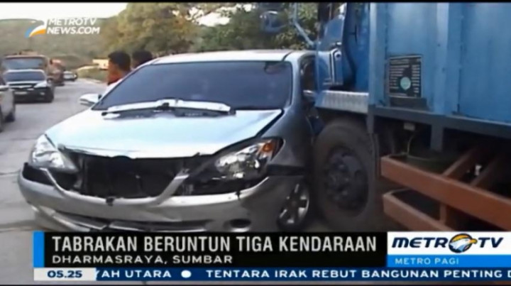 Tabrakan Beruntun Libatkan Tiga Kendaraan di Jalinsum