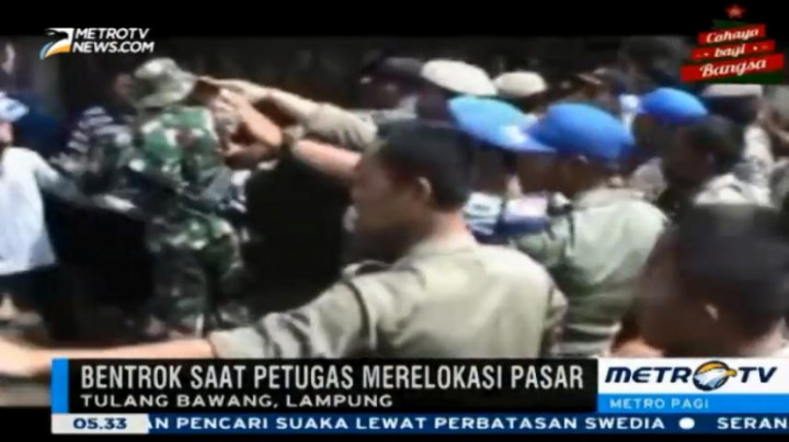 Pedagang Tradisional Terlibat Bentrok dengan Satpol PP, Tolak Relokasi